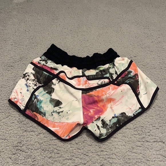 Lululemon Shorts Womens 4 vintage Black Tracker Pigment Wave Multi Athletic - Picture 4 of 5